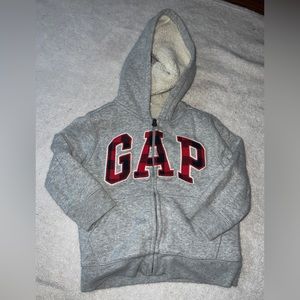 GAP Kid’s Christmas Checkered Print Logo Sherpa Hoodie | Black | Red |